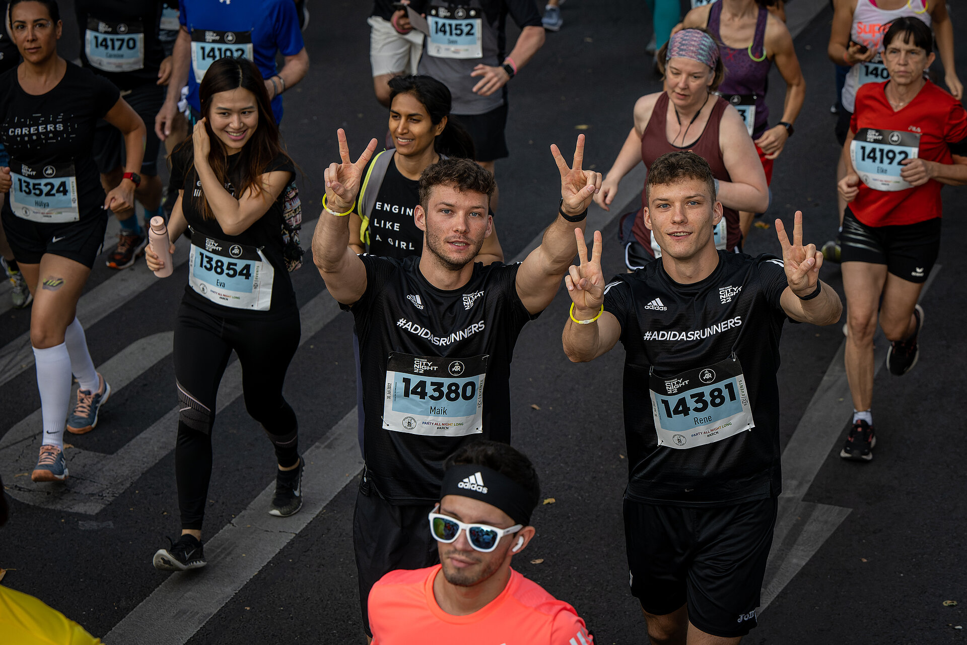 Cool fun at the start of the adidas Runners City Night © SCC EVENTS