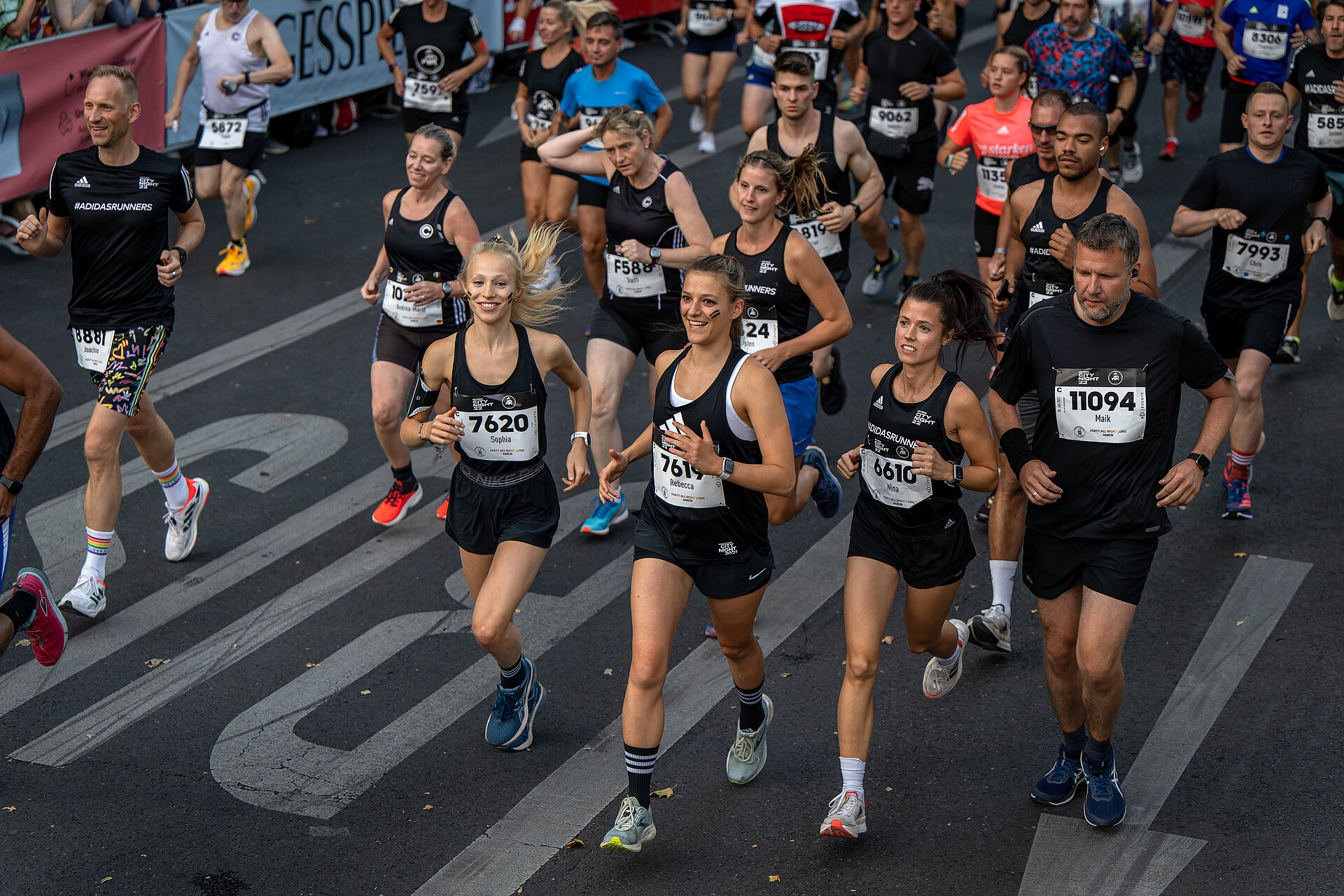 Die ersten Meter der adidas Runners City Night © SCC EVENTS